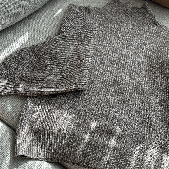 Gift for her 🎁 Minimalism ☕️Club Monaco Sweater-XS - Picture 8 of 8